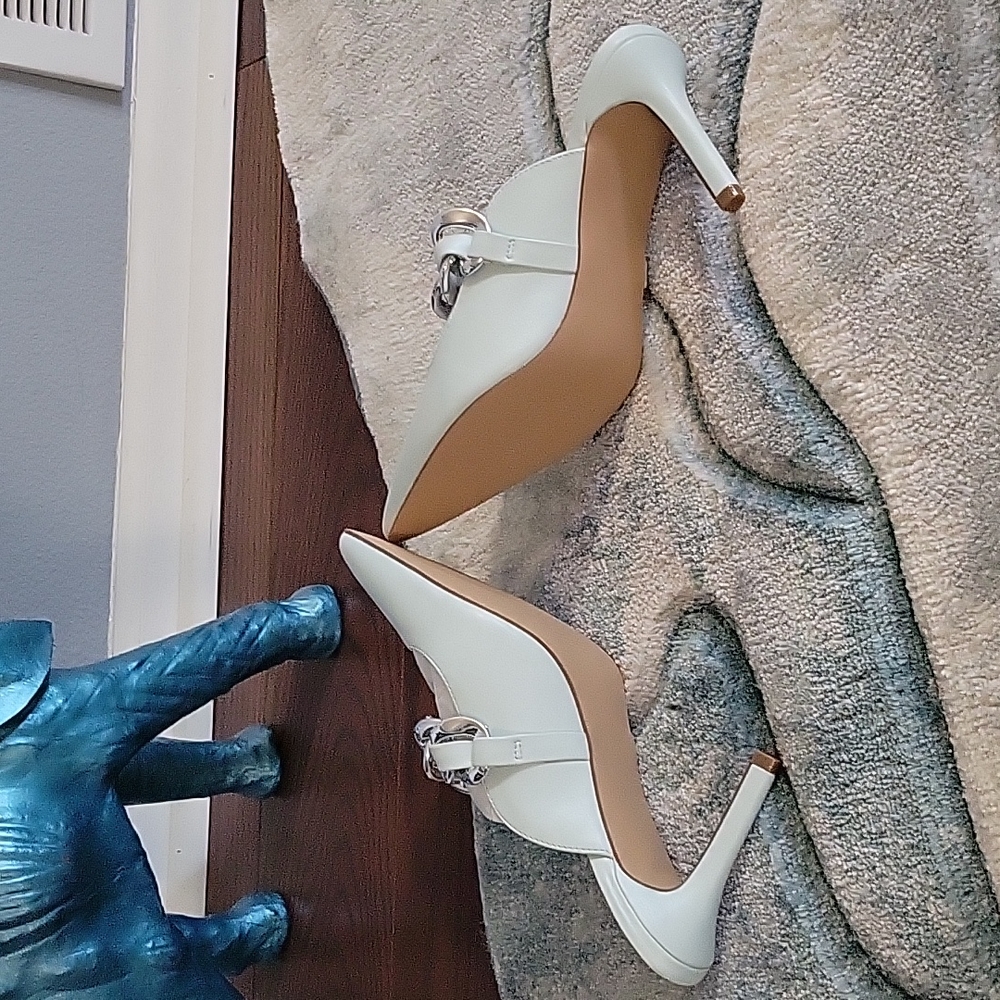Spring Shoe - Picture 2 of 3